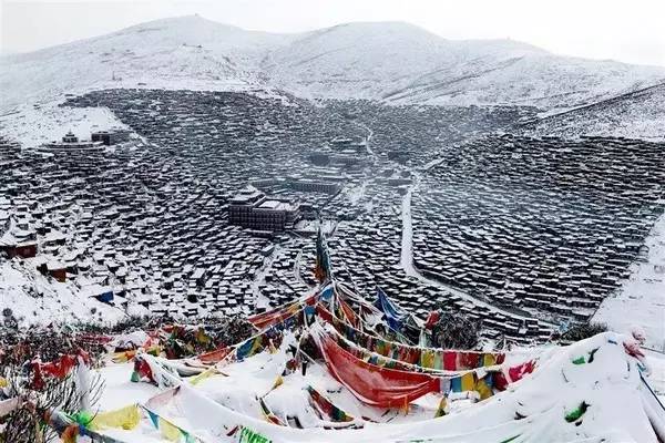 色达刚下了一场雪，这些照片惊艳了大家的朋友圈(图文教程),色达刚下了一场雪，全世界都美哭了,这个,温度,什么,第9张